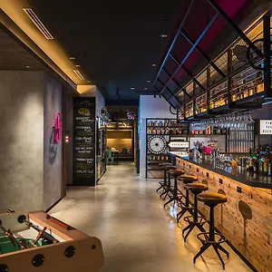 Moxy Honmachi By Marriott 4*, Ōsaka Japan