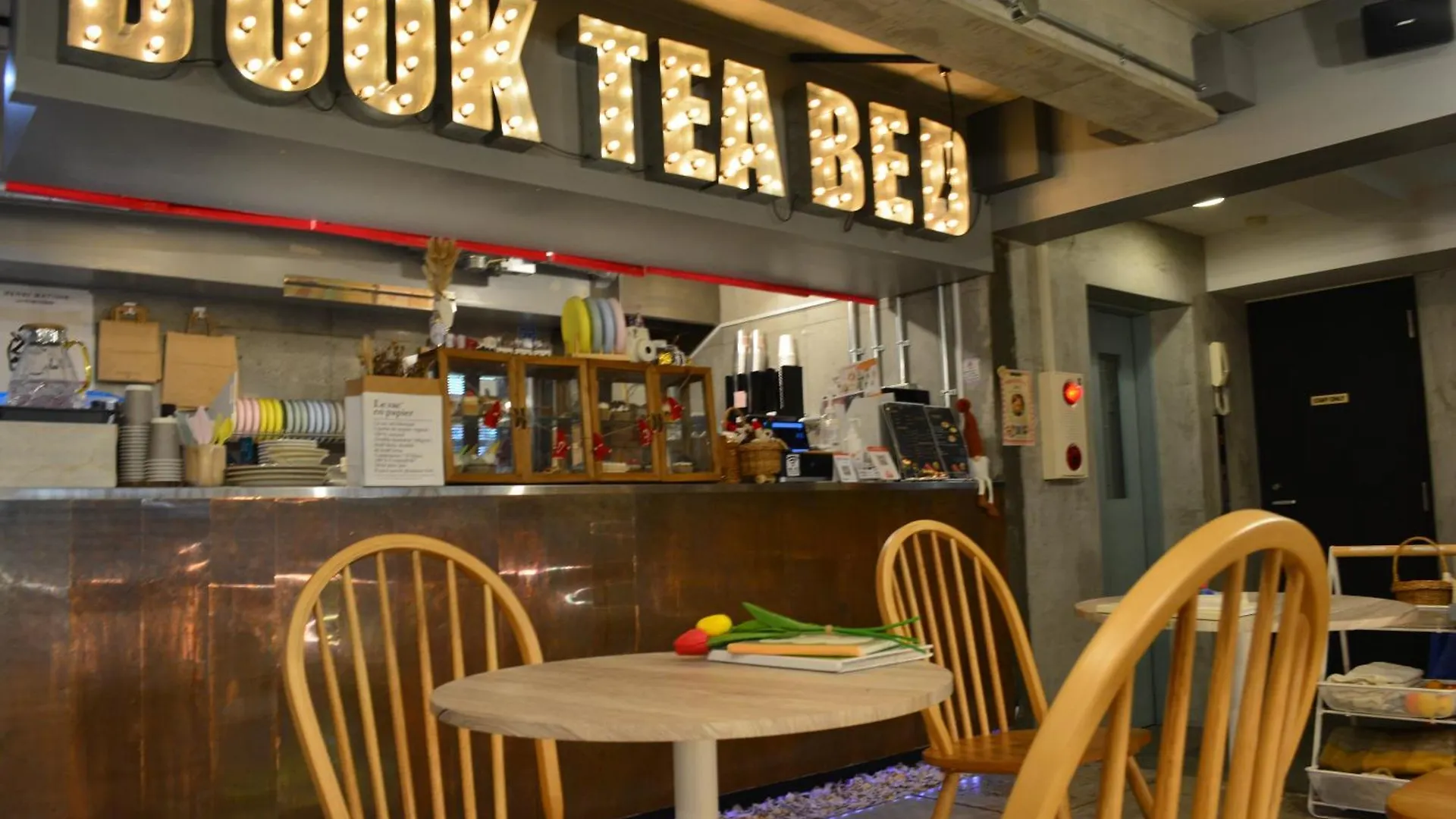מלון טוקיו Book Tea Bed Shinjuku-Gyoen